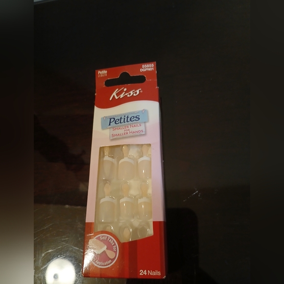 Artificial Nails - Picture 4 of 11